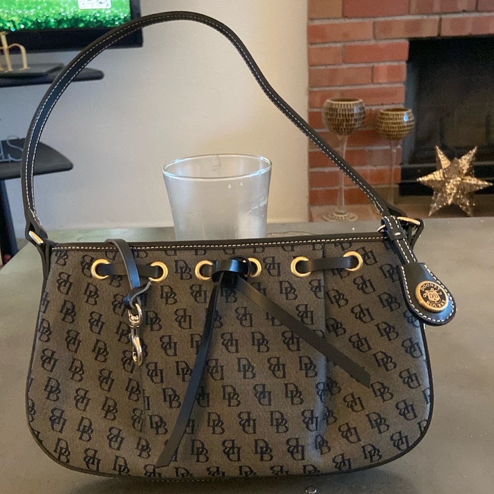 Dooney and Bourke Vintage shoulder bag.